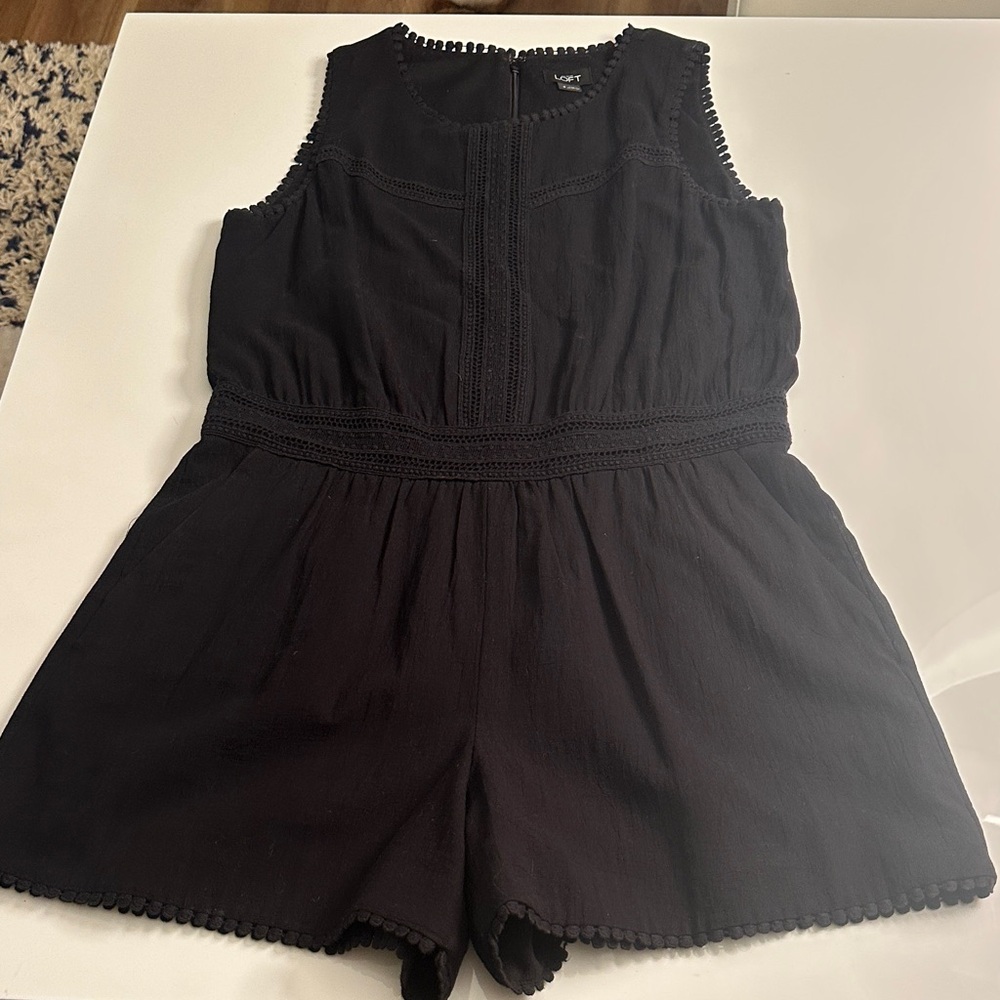 LOFT Black Sleeveless Lace-Trim Romper zip up size 4 Ann Taylor